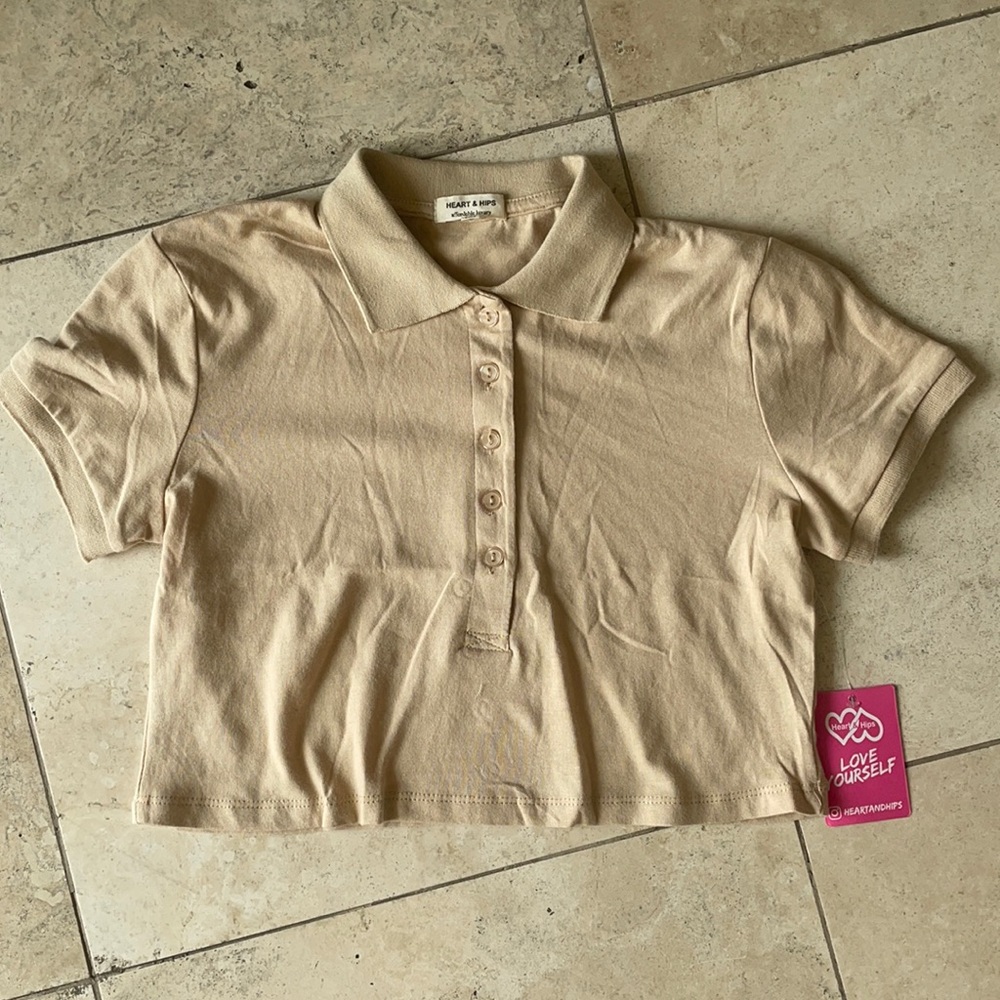 Heart & Hips XS beige cropped collared shirt